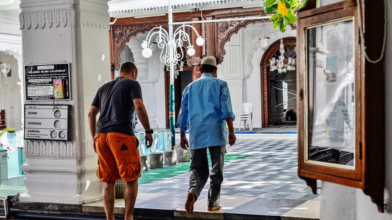 10 Adab Masuk Masjid Dalam Islam Dan Dalilnya Dalamislam Com