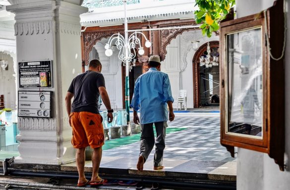 Adab Masuk Masjid Dalam Islam