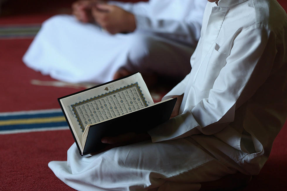 7 Adab Membaca Al Quran dan Dalilnya - DalamIslam.com